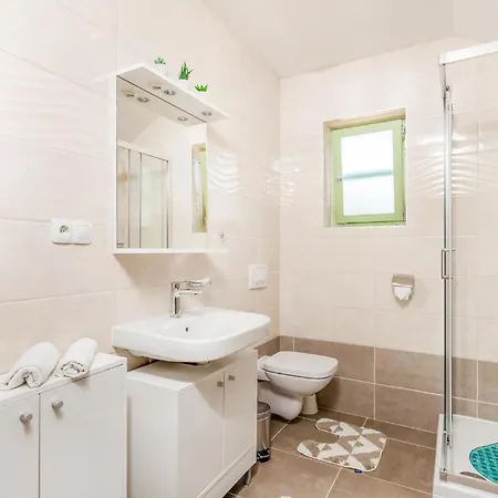 In With Kitchen * Punta Križa