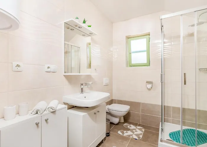 In With Kitchen * Punta Križa